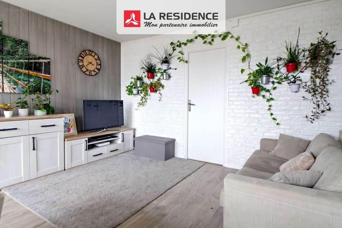 Appartement à LES CLAYES-SOUS-BOIS