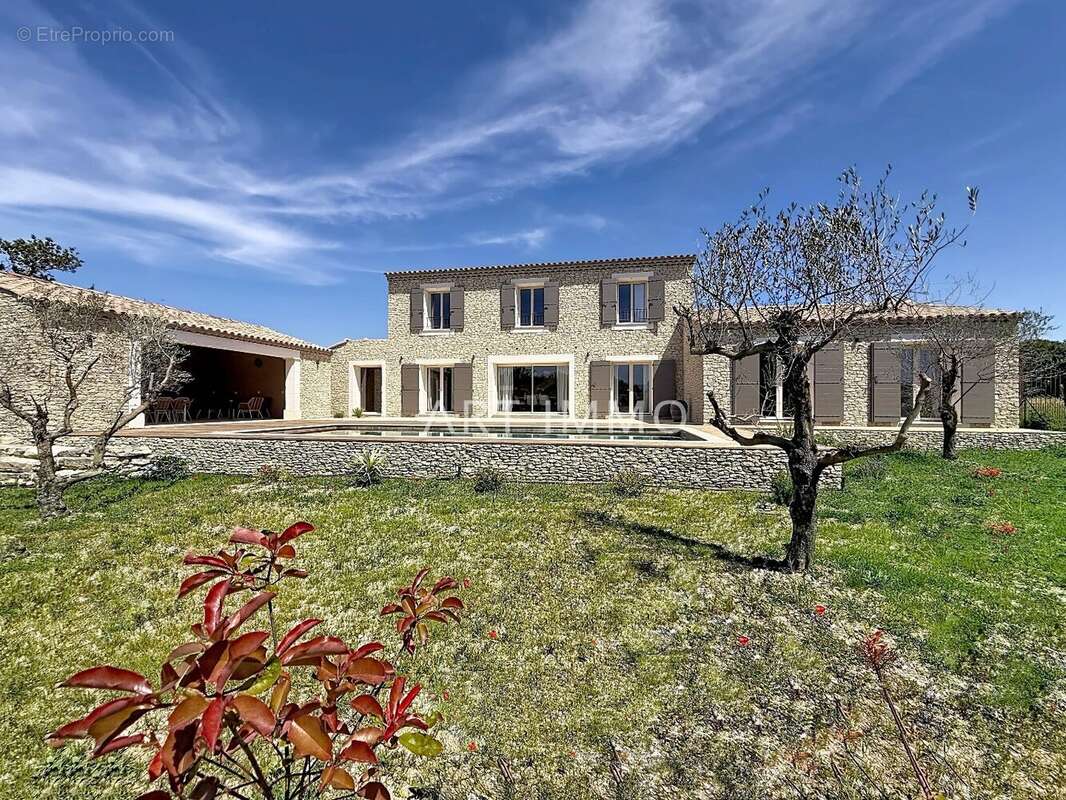 Maison à GORDES