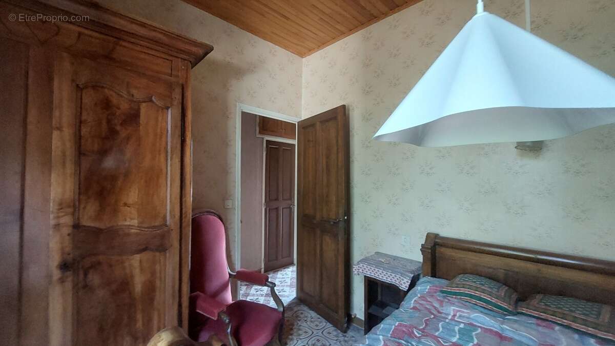 AVIGNON – Quartier Croix Rouge – Maison 5 pièces avec garage et jardin arboré - photo 14