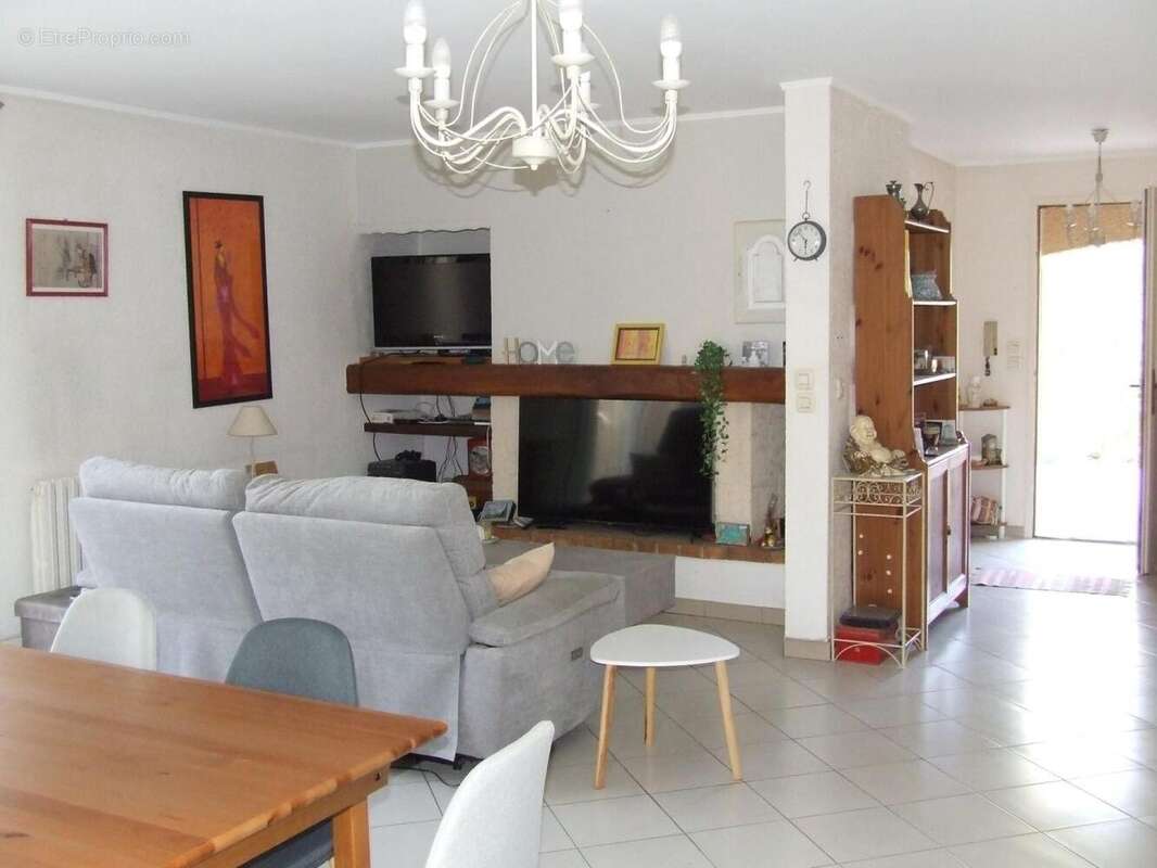 Photo 2 - Maison à MONTBAZIN