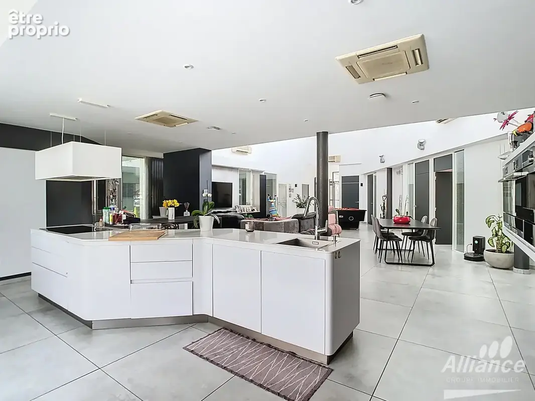 Maison coup de cœur DELLE - Plain-pied, 320 m2 hab., jardin, terrasse, piscine - photo 3