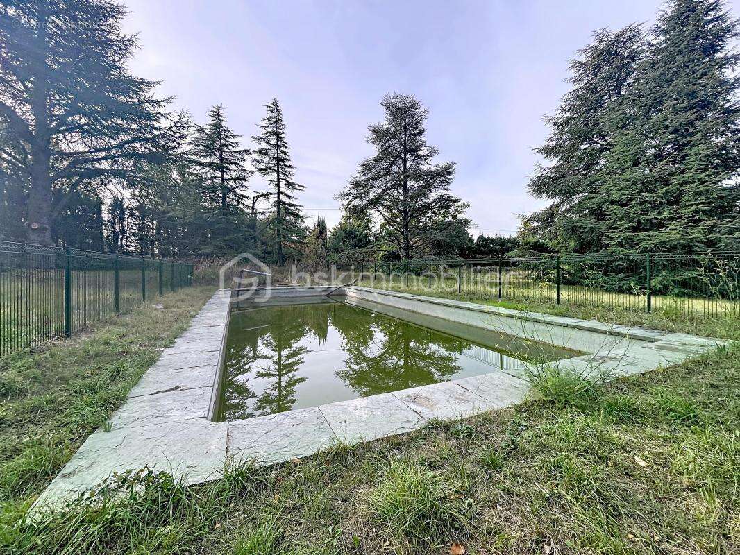 Commerce à SAINT-VALLIER-DE-THIEY