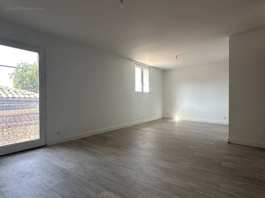 Appartement à SAINT-JEAN-D'ANGELY