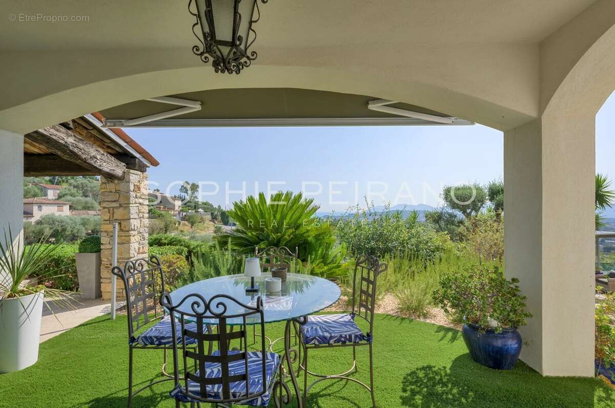 Maison à MOUGINS
