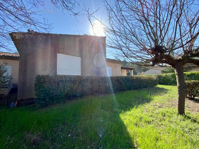 Maison à SAINT-CLEMENT-DE-RIVIERE