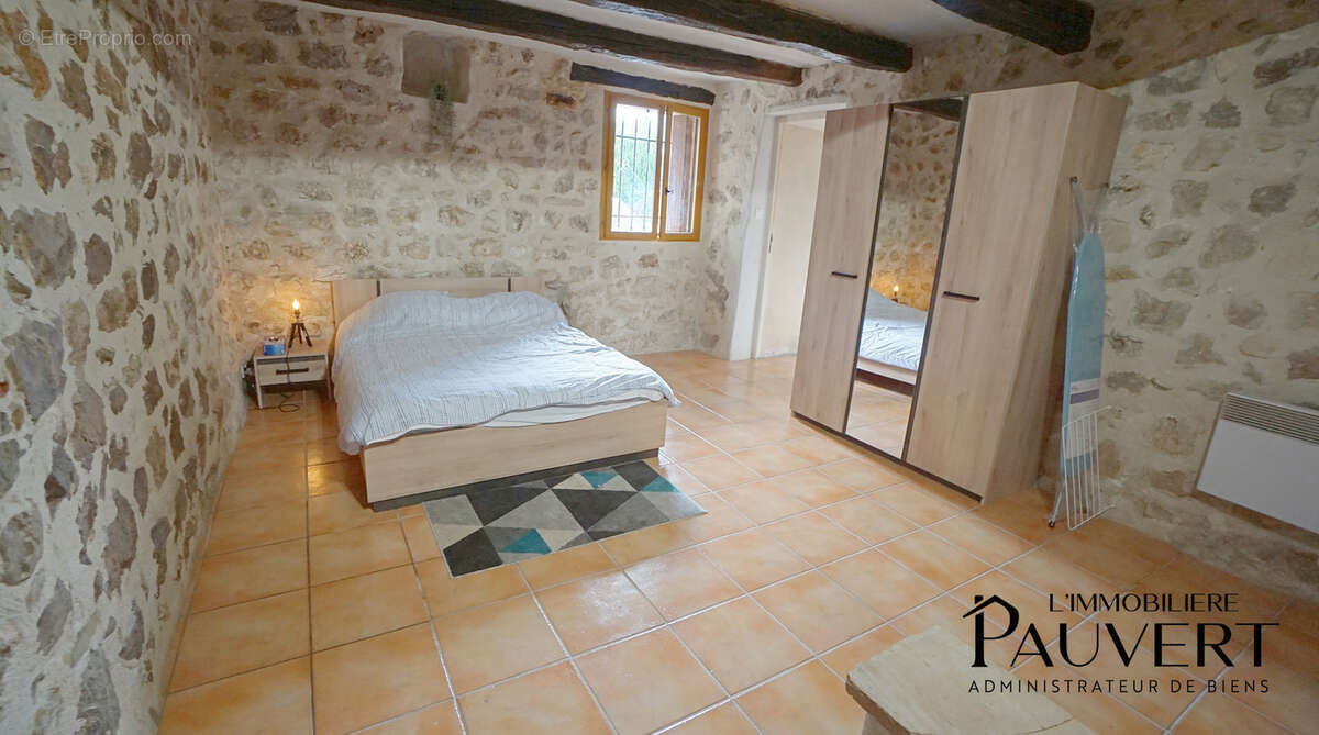 Appartement à GREOLIERES