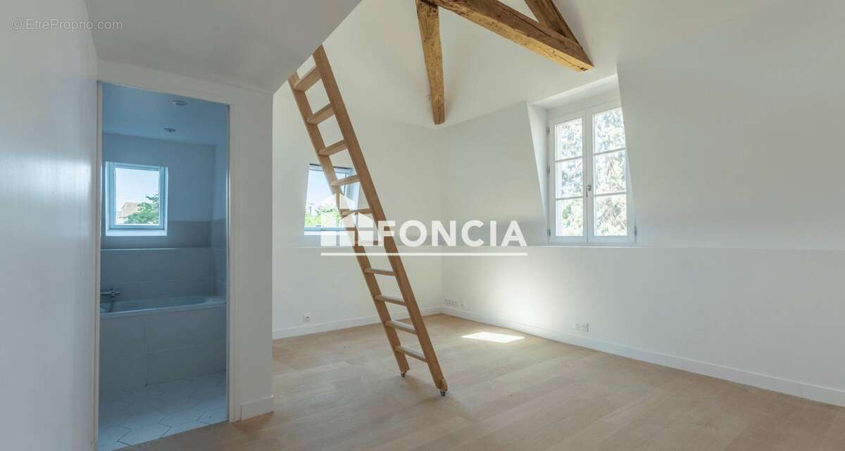 T5 en triplex de 153 m2 - photo 6