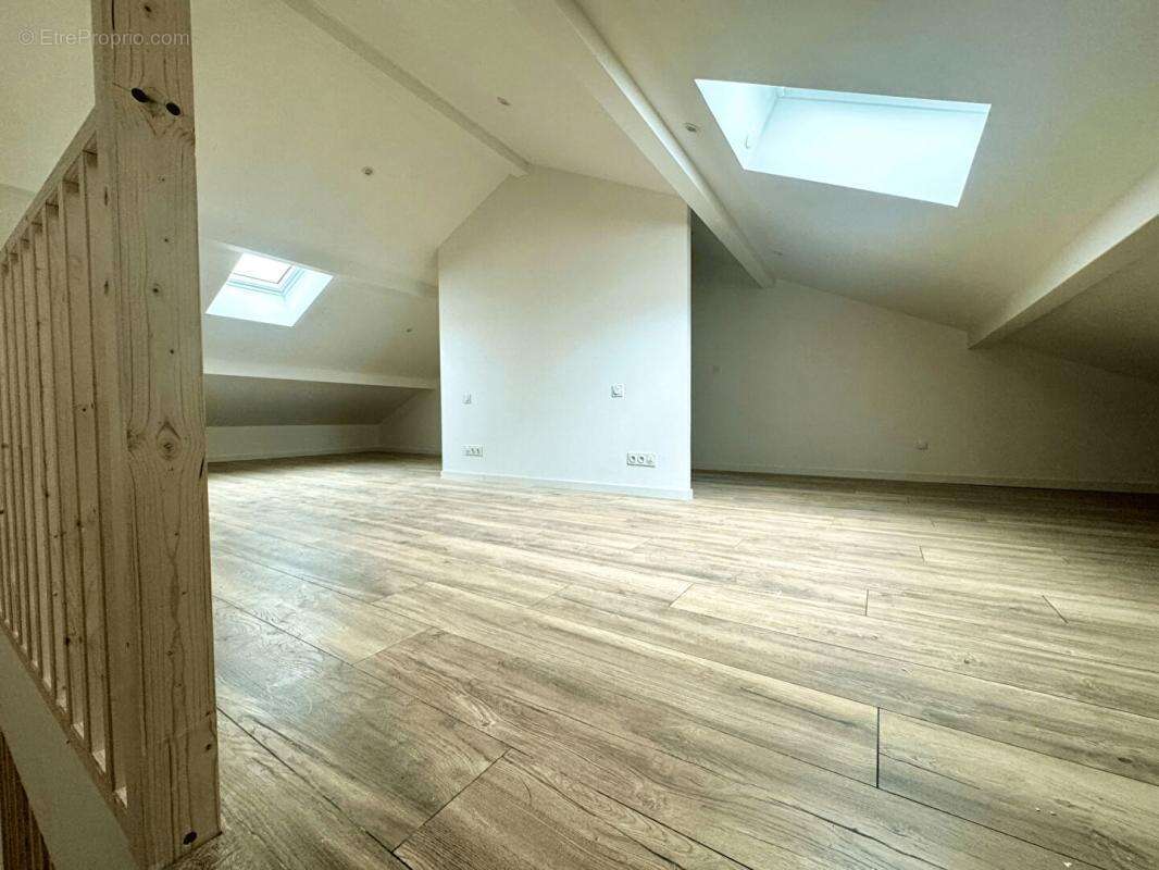 Appartement à SEREZIN-DU-RHONE