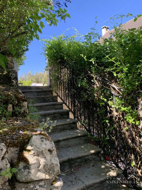 Maison à JUZIERS