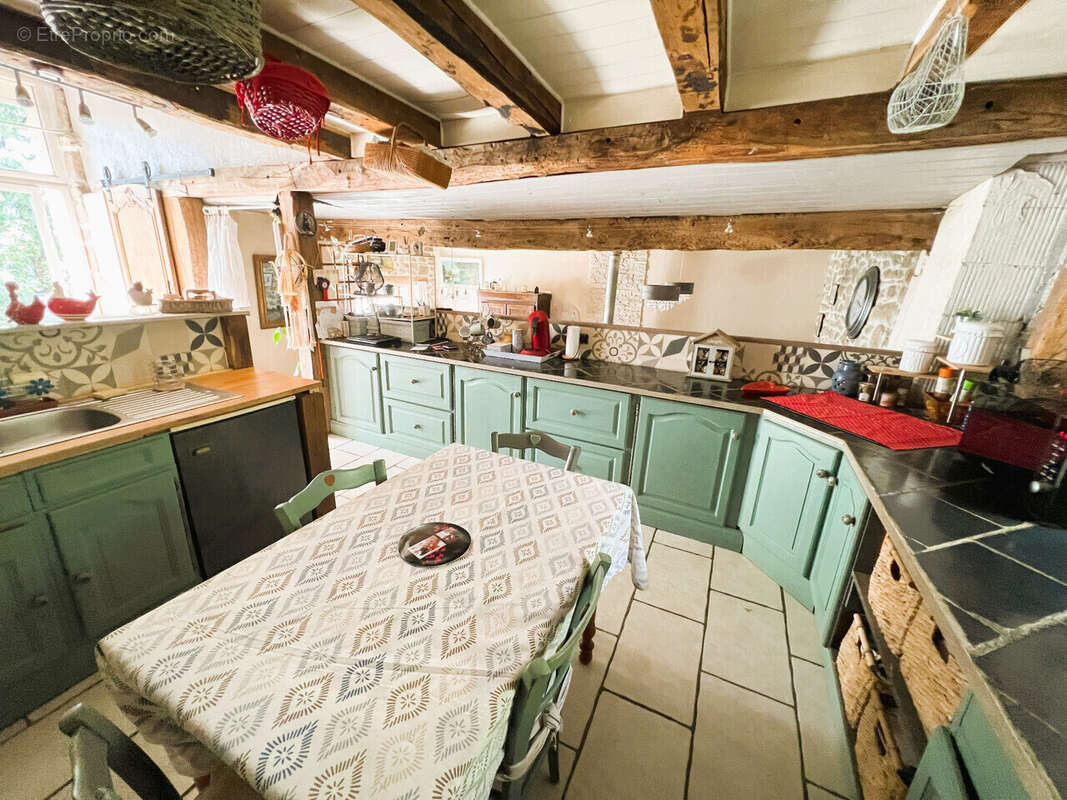 Maison à SAINT-MARTIAL-DE-GIMEL