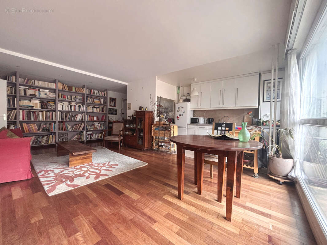 Appartement à PARIS-20E