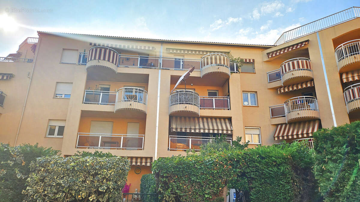 Appartement à SAINT-LAURENT-DU-VAR