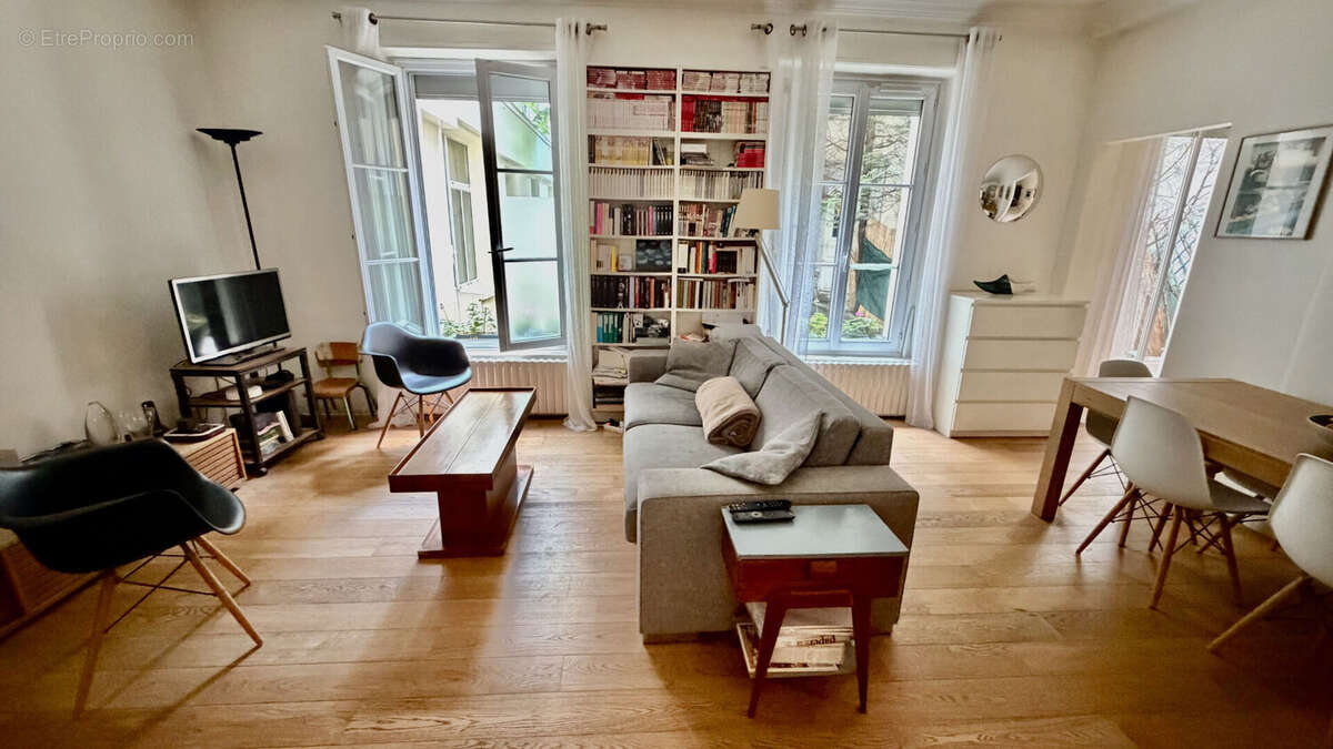 Appartement à PARIS-10E