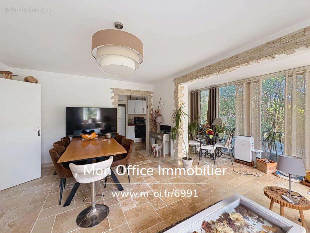 Référence : 6991-les. - appartement rénové proche centre en rez de chaussée à cavalaire sur mer - photo 2