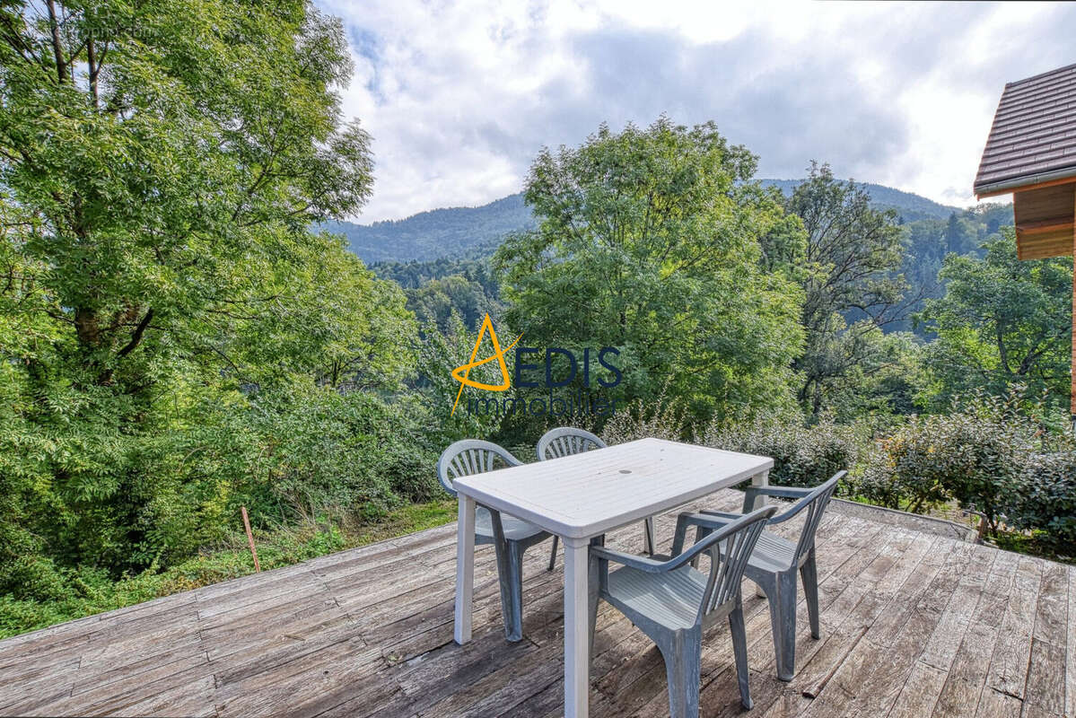 Maison à LA COMBE-DE-LANCEY