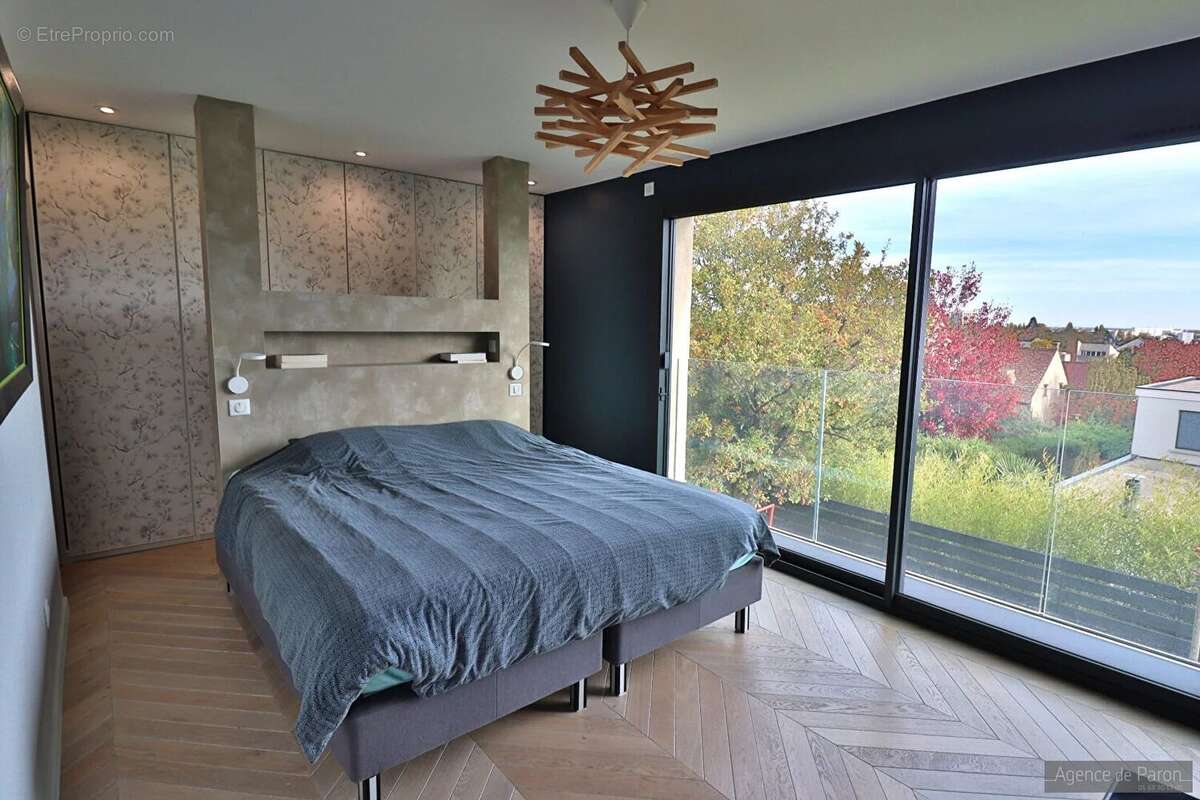 Maison à VERRIERES-LE-BUISSON