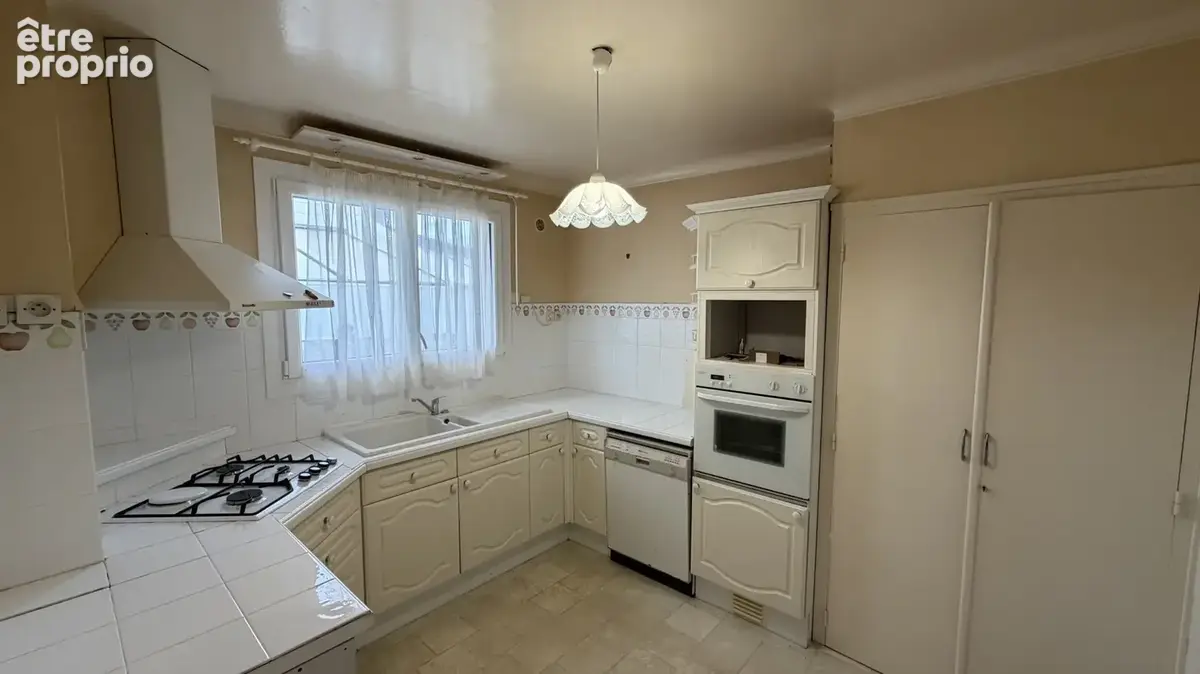 Maison avec garage et dépendance - photo 10
