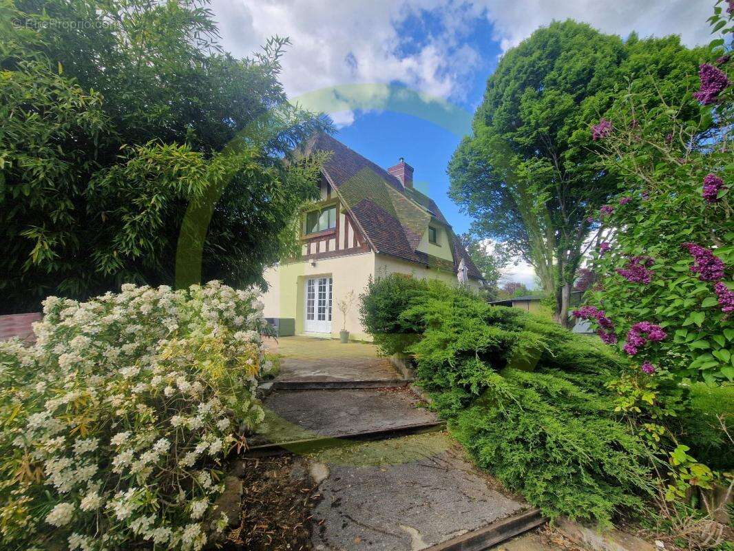 Maison à IVRY-LA-BATAILLE