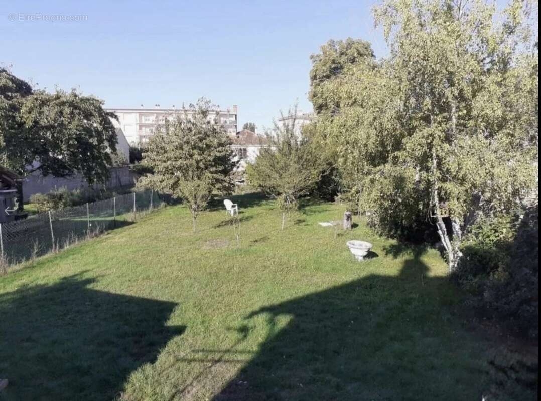 Maison à BRIENON-SUR-ARMANCON