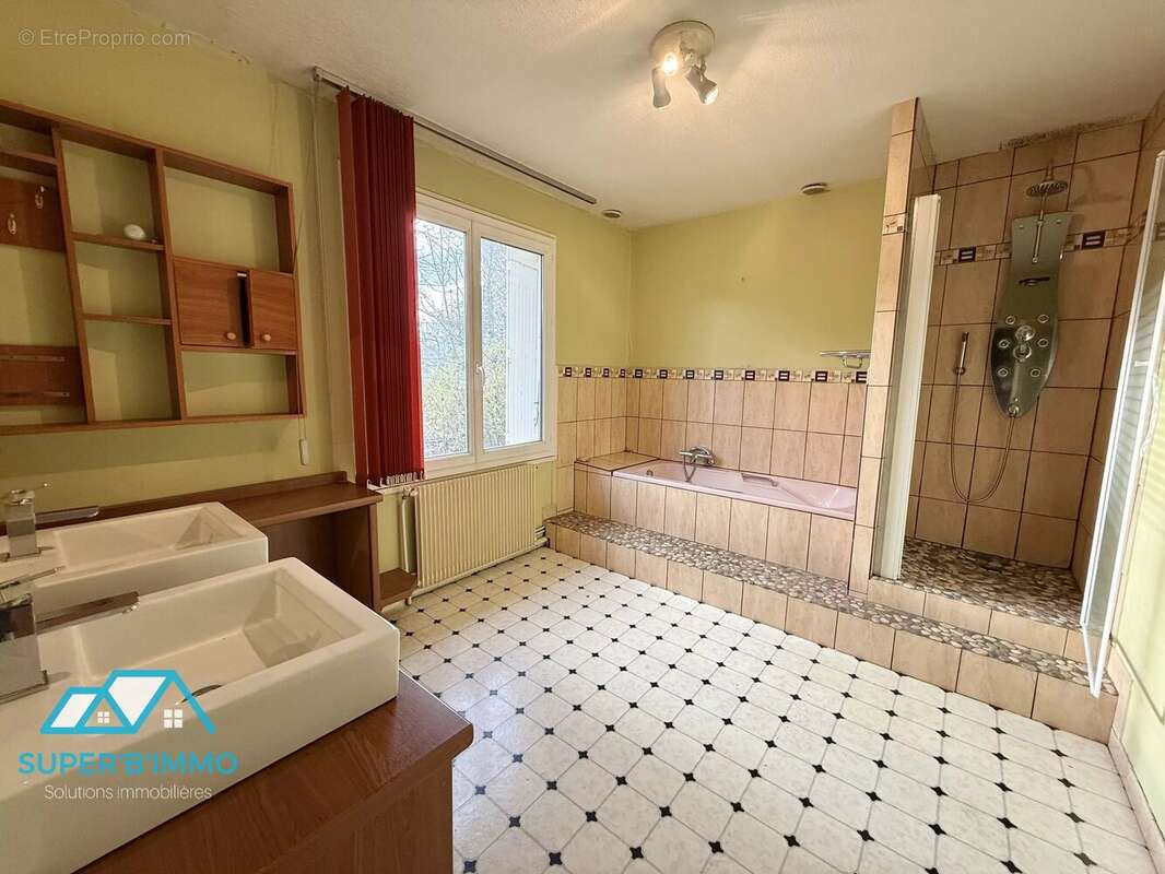 Appartement à VEZEZOUX