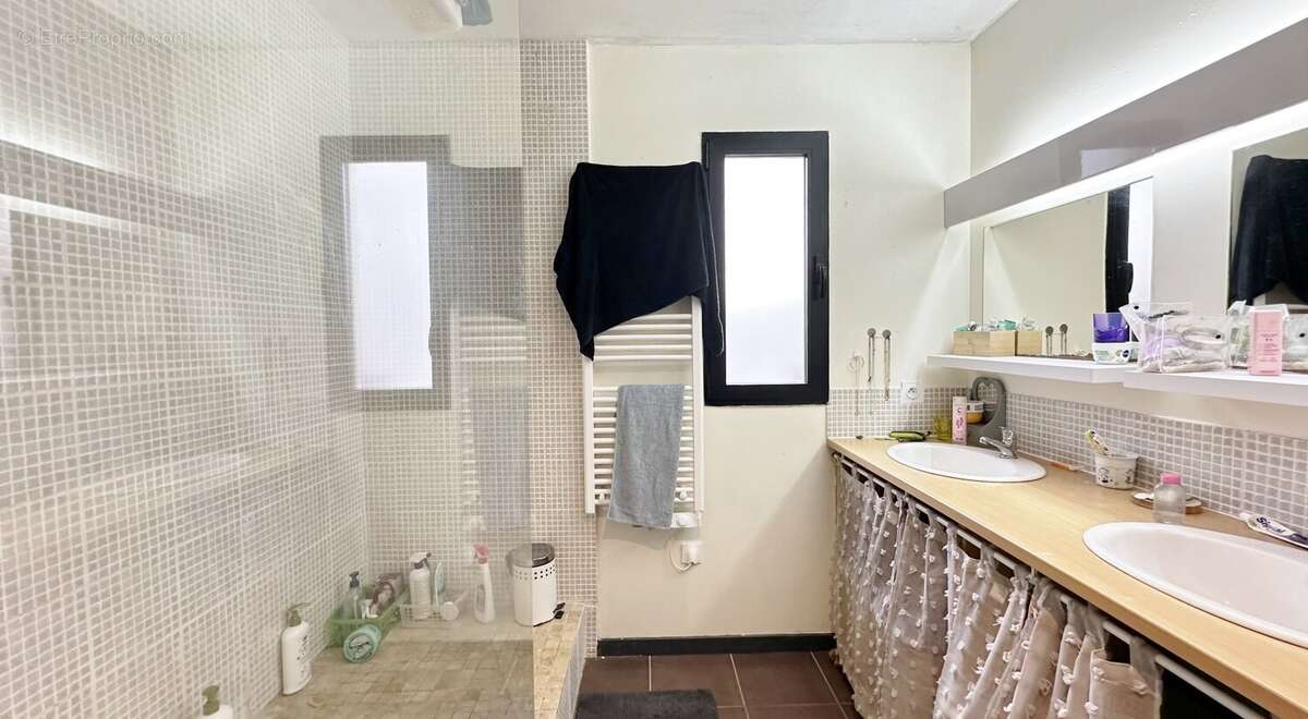 À 2 km de Dax, villa d'architecte T6 de plain-pied avec piscine et 5 chambres. - photo 19