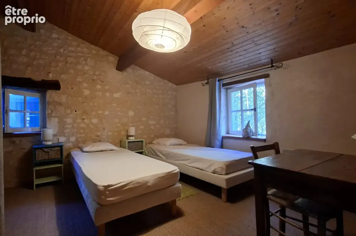 Maison 174 m² à Nancras  - photo 9