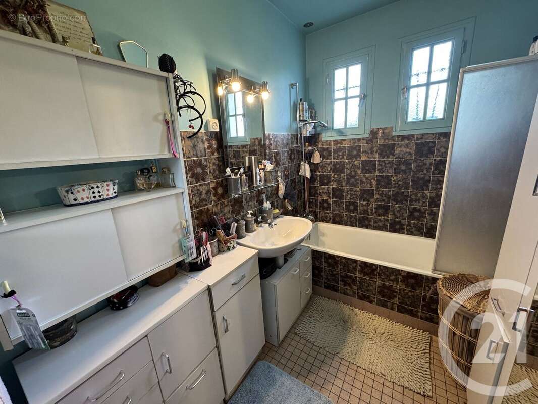 Maison à MAILLY-LE-CHATEAU