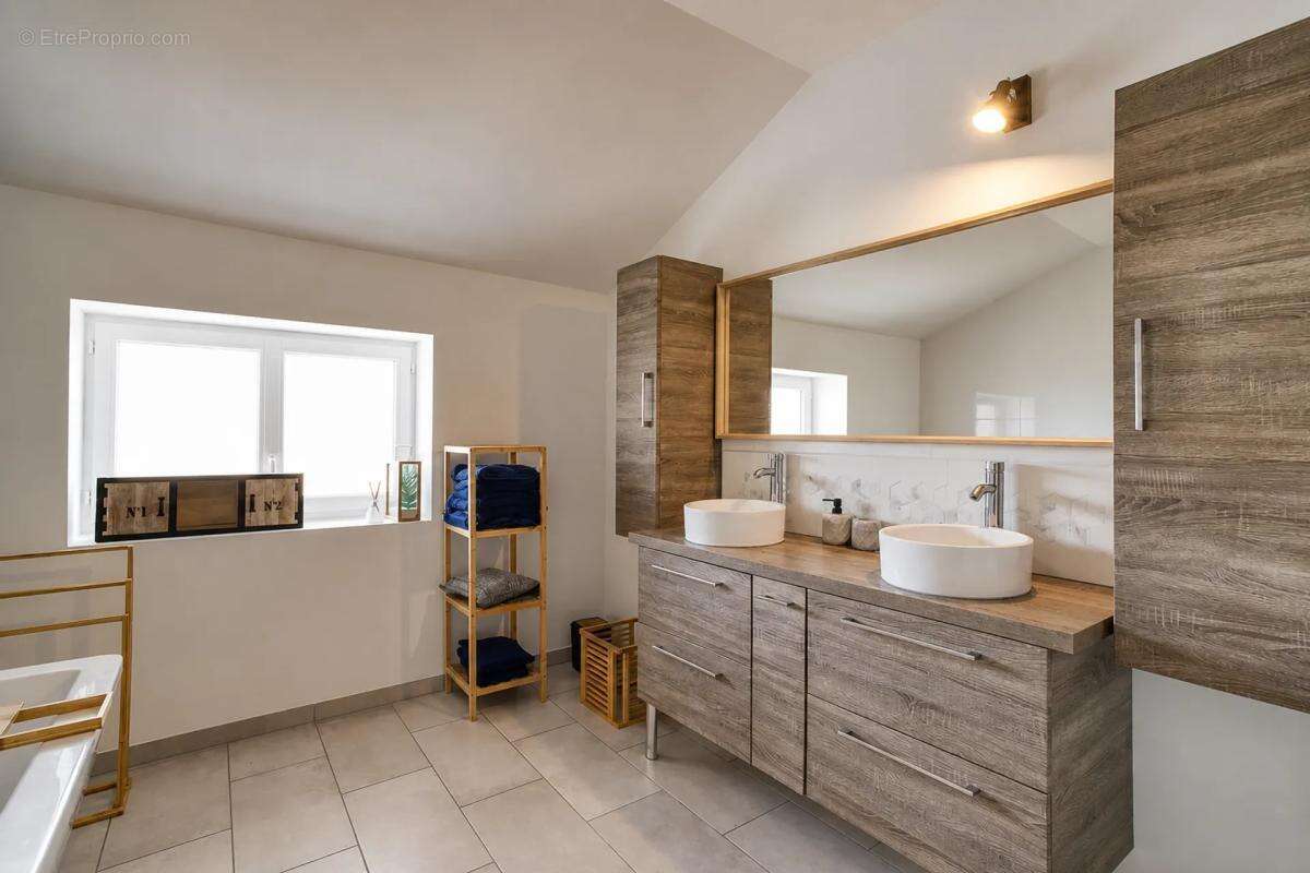 Moidieu-Détourbe - Ancienne grange de 160 m² réinventée - photo 19