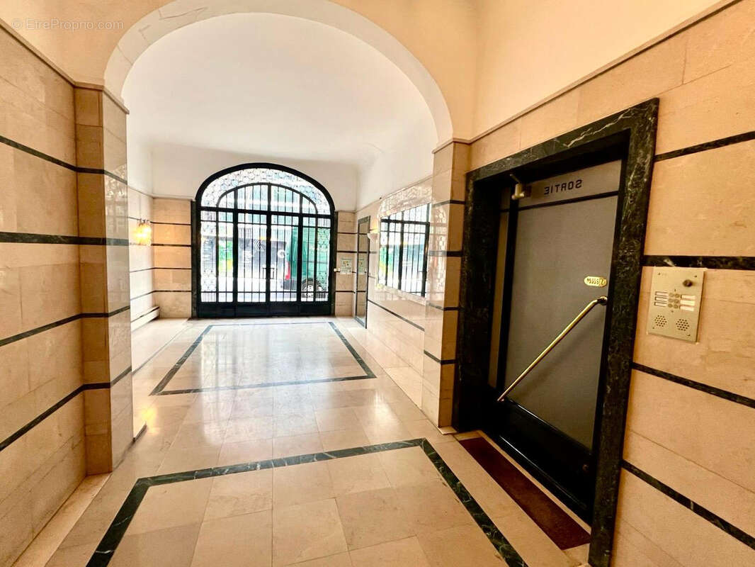 Appartement à PARIS-8E