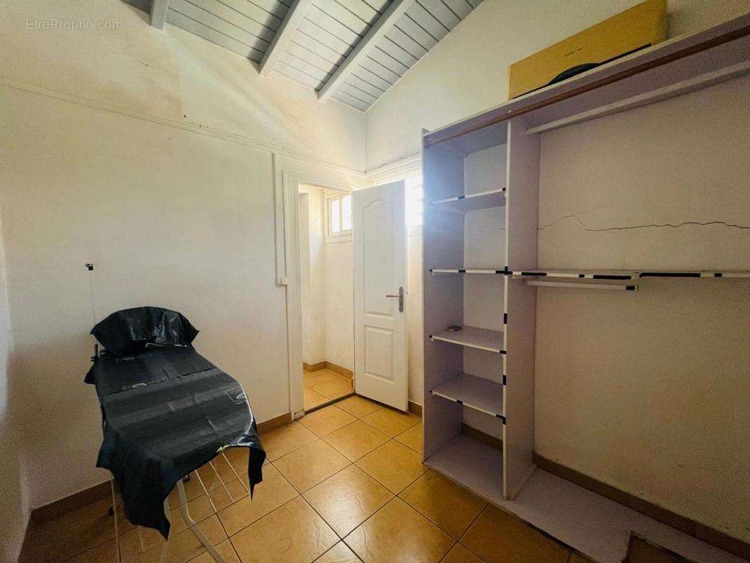 Commerce à POINTE-A-PITRE