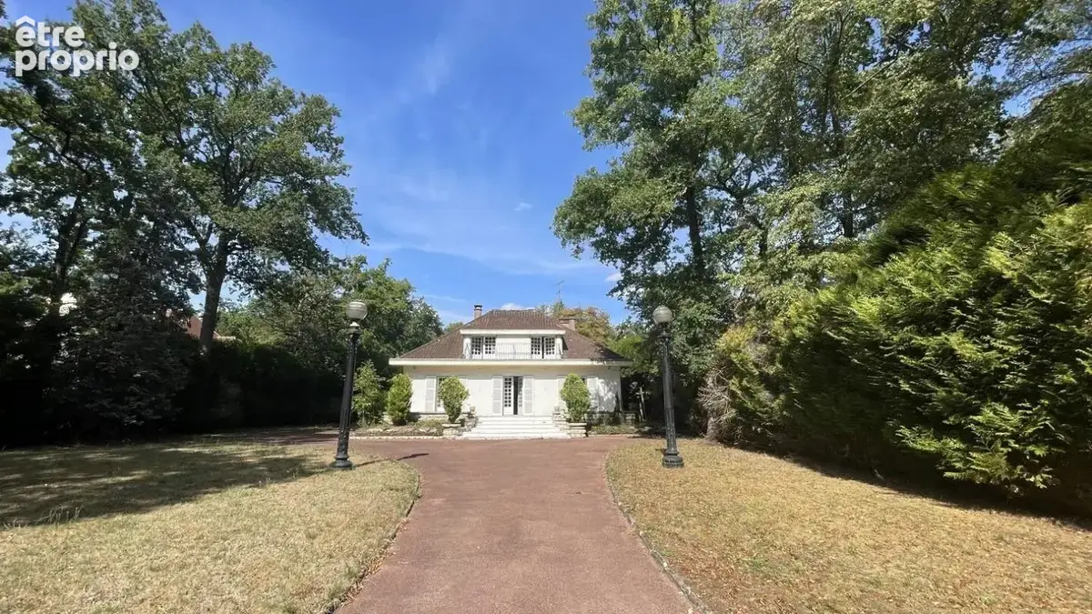 Lamorlaye maison + appartement sur 4500 m2 de terrain - photo 1