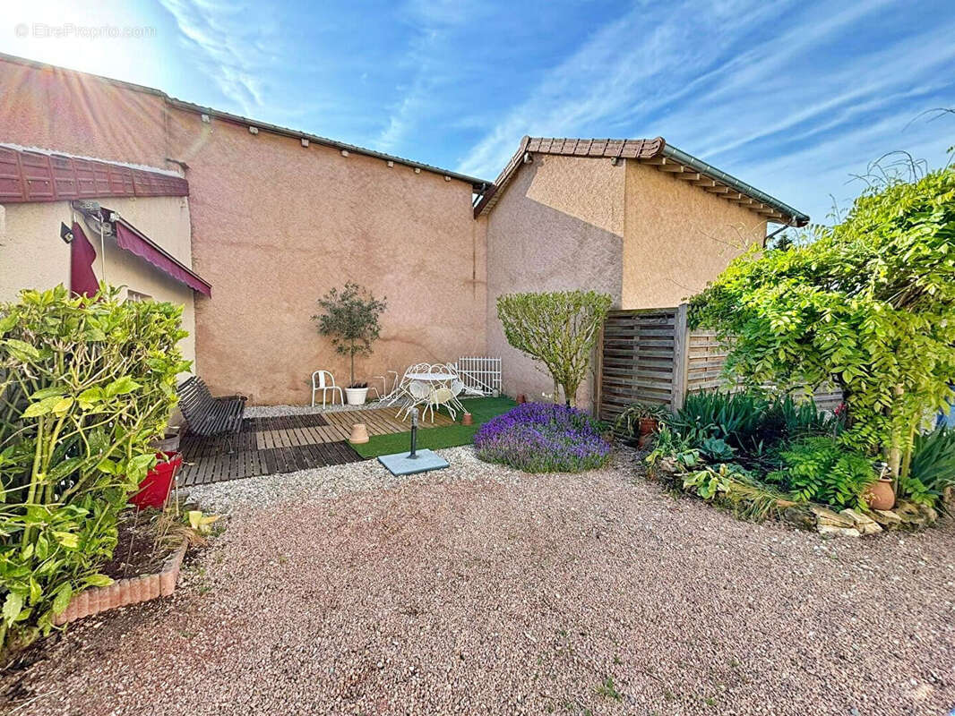 Maison à POUILLY-SOUS-CHARLIEU