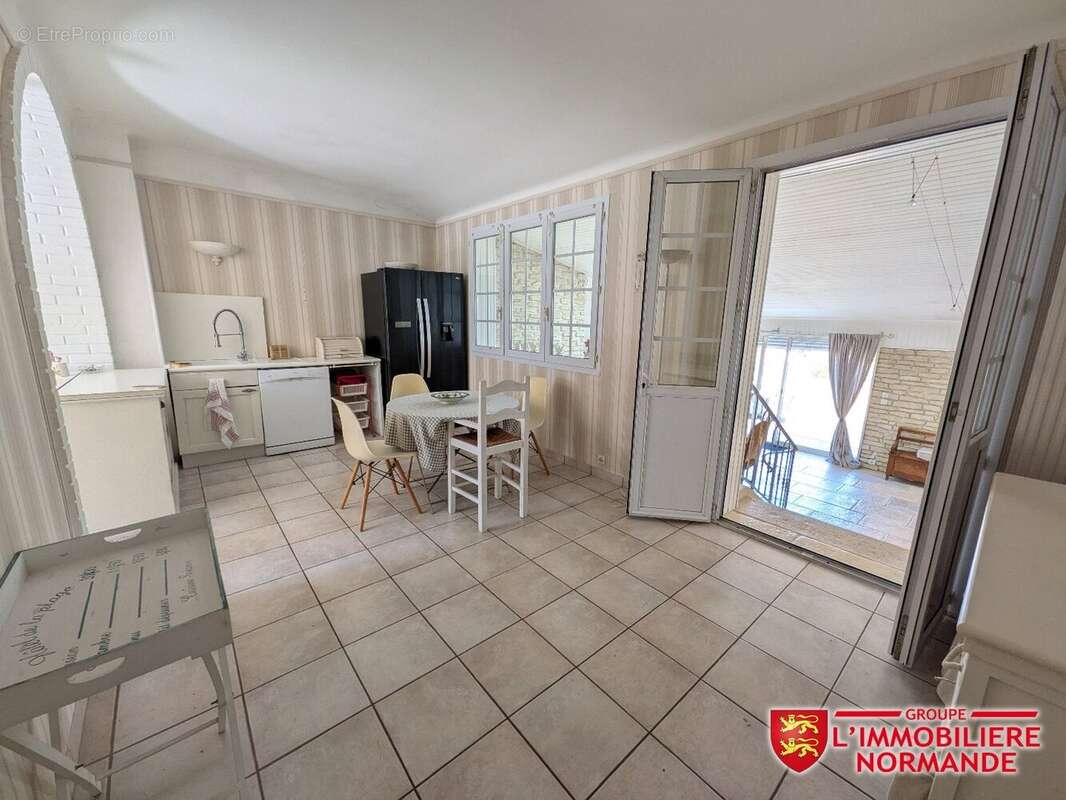 Maison familliale 6 chambres 173m² avec jardin et dépendance. - photo 5