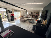 Maison à ETREILLERS