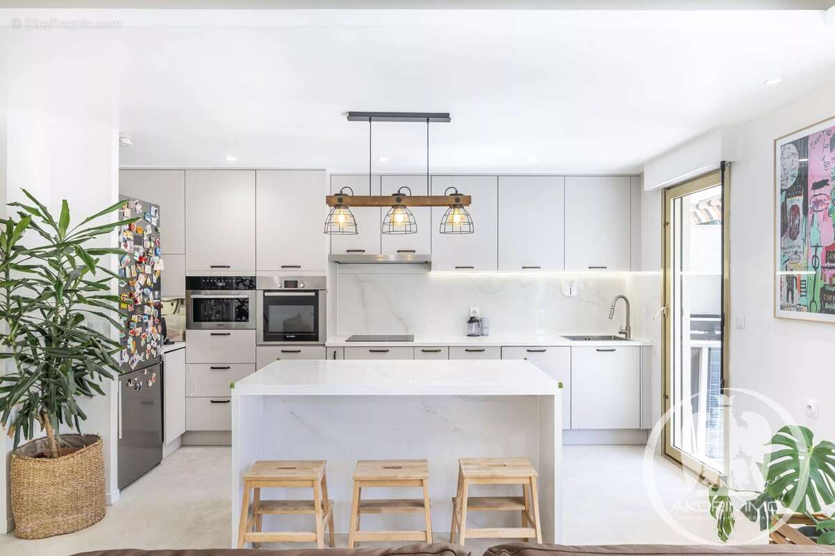 Appartement à SAINT-LAURENT-DU-VAR