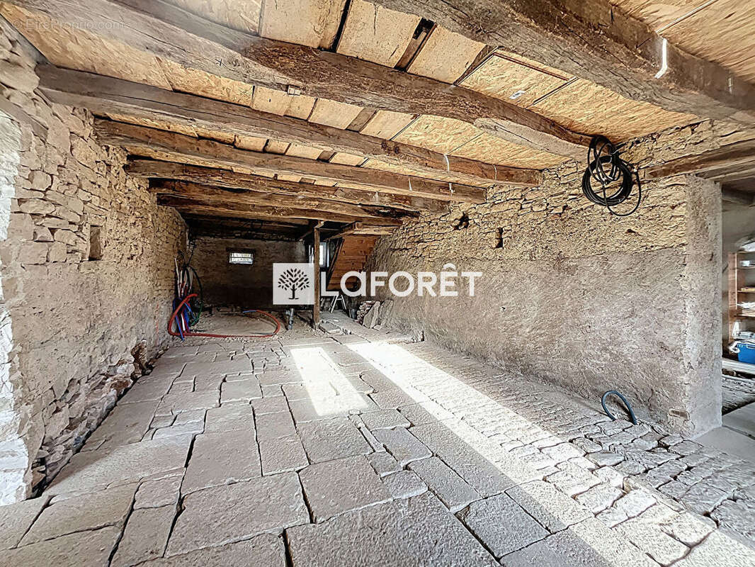 Maison à SAINT-JULIEN