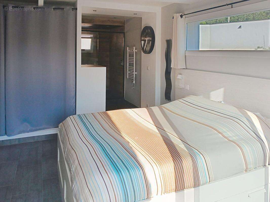 Villa T6 avec piscine et terrain de 1241m² - Sainte-Anastasie-Sur-Issole - photo 10