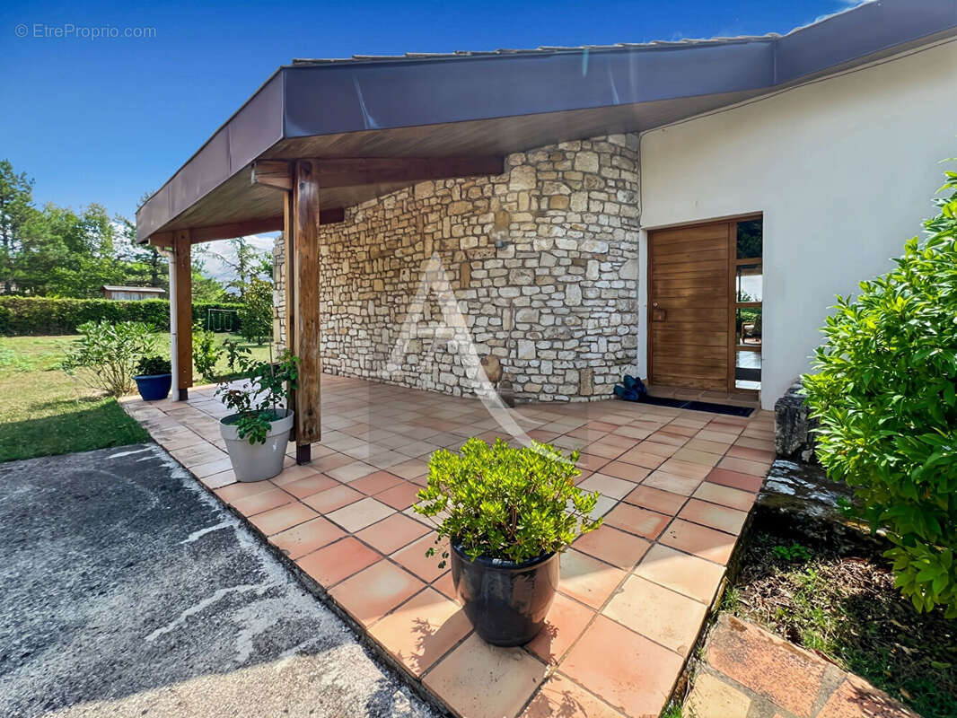 Maison à MONTAYRAL