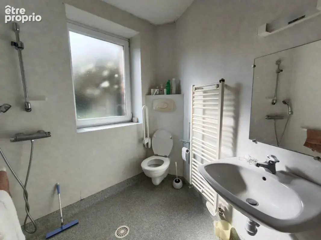 Maison 4 chambres + locatif + maison a renover - centre bour - photo 19