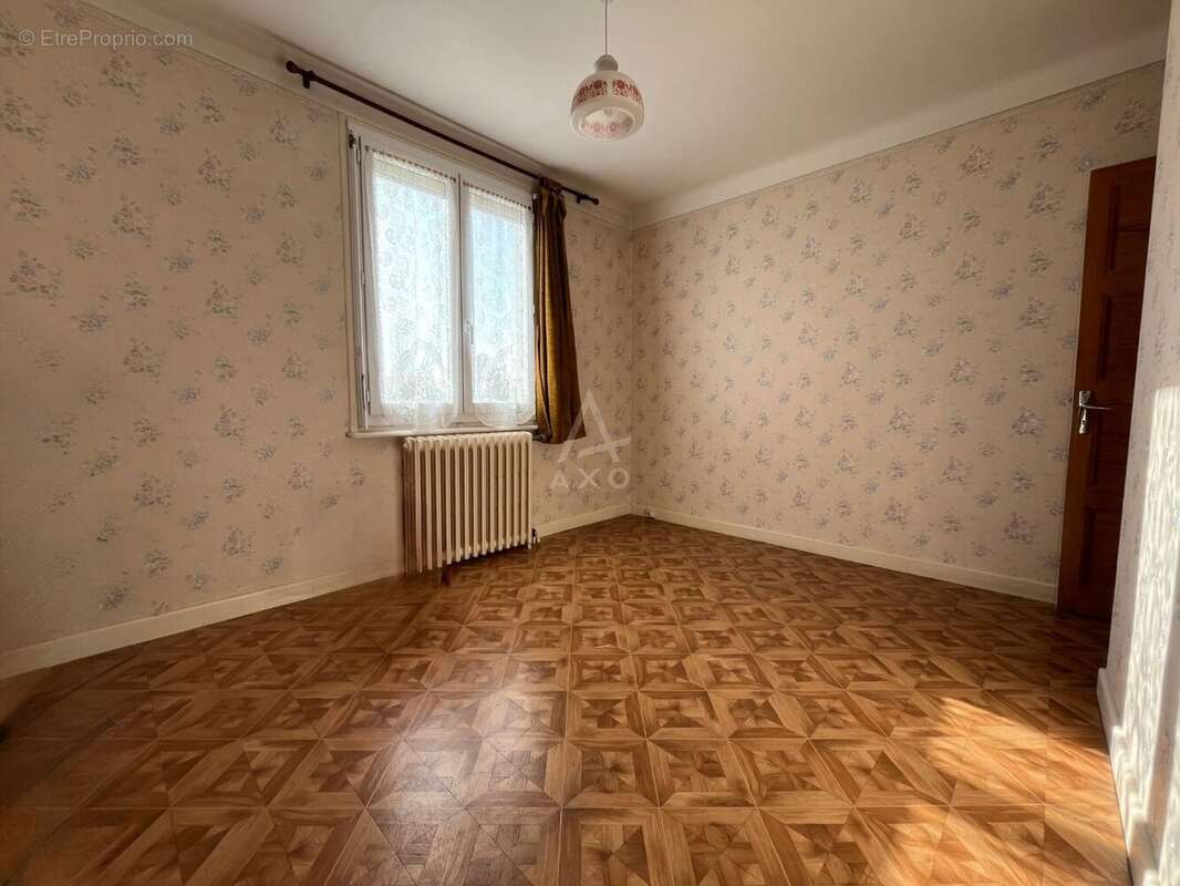 Maison à SAINT-REMY-SUR-DUROLLE