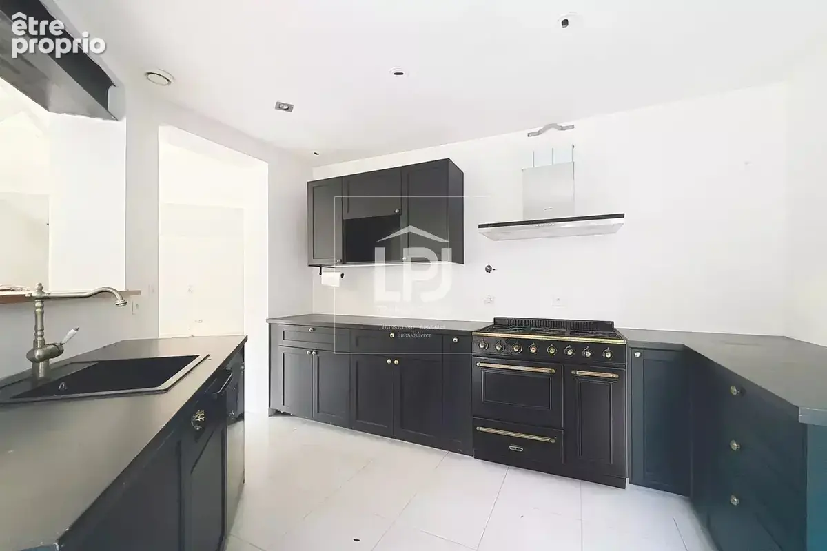 Propriété d’exception – T7 de plain-pied de 177 m² au cœur d’un parc paysager avec piscine et bois privé - photo 9