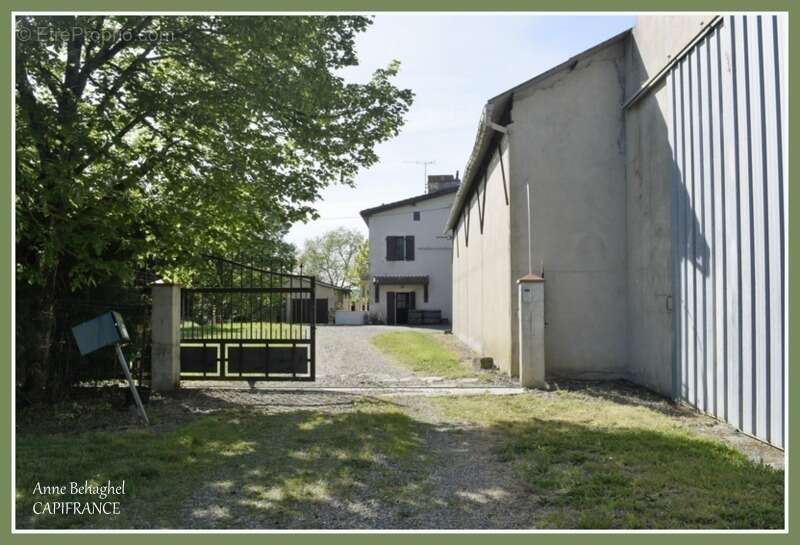 PERGAIN-TAILLAC(32) Maison de caractère 160m2 avec dépendances - Vue dominante - Terrain 11605m2 - photo 28