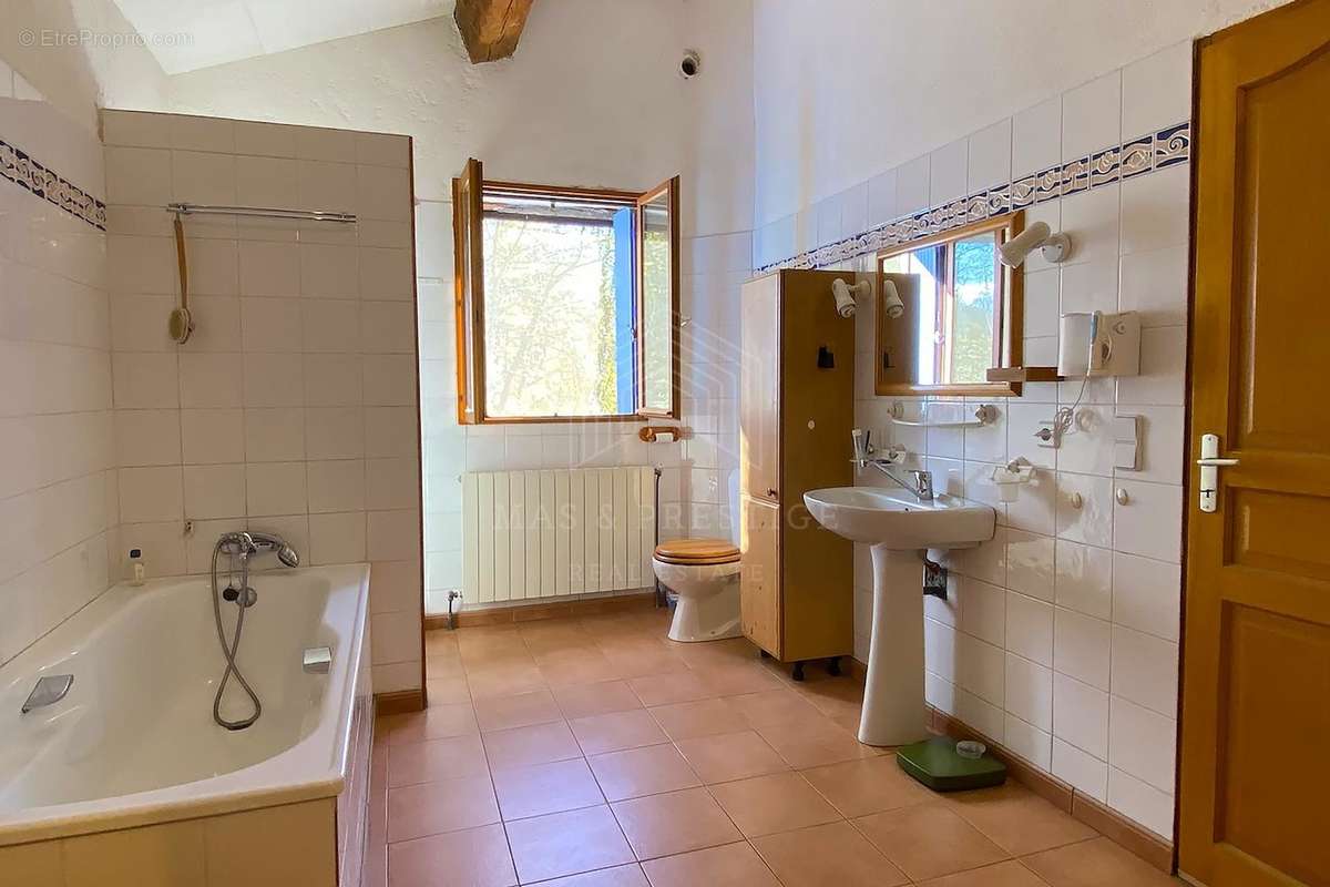 Maison à SAINT-LAURENT-DE-CERDANS