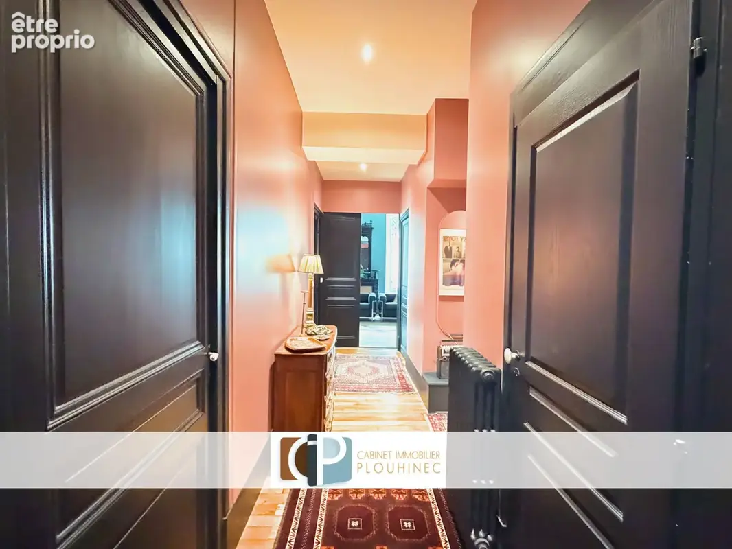 Charme & élégance pour ce bel appartement rénové avec garage. - photo 12