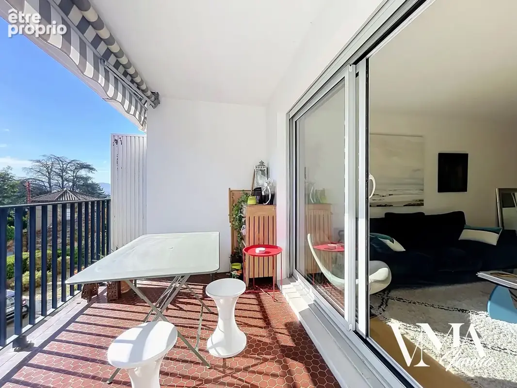 EXCLUSIVITÉ / Bel  Appartement T3 rénové de  81 m2 avec terrasse - photo 2