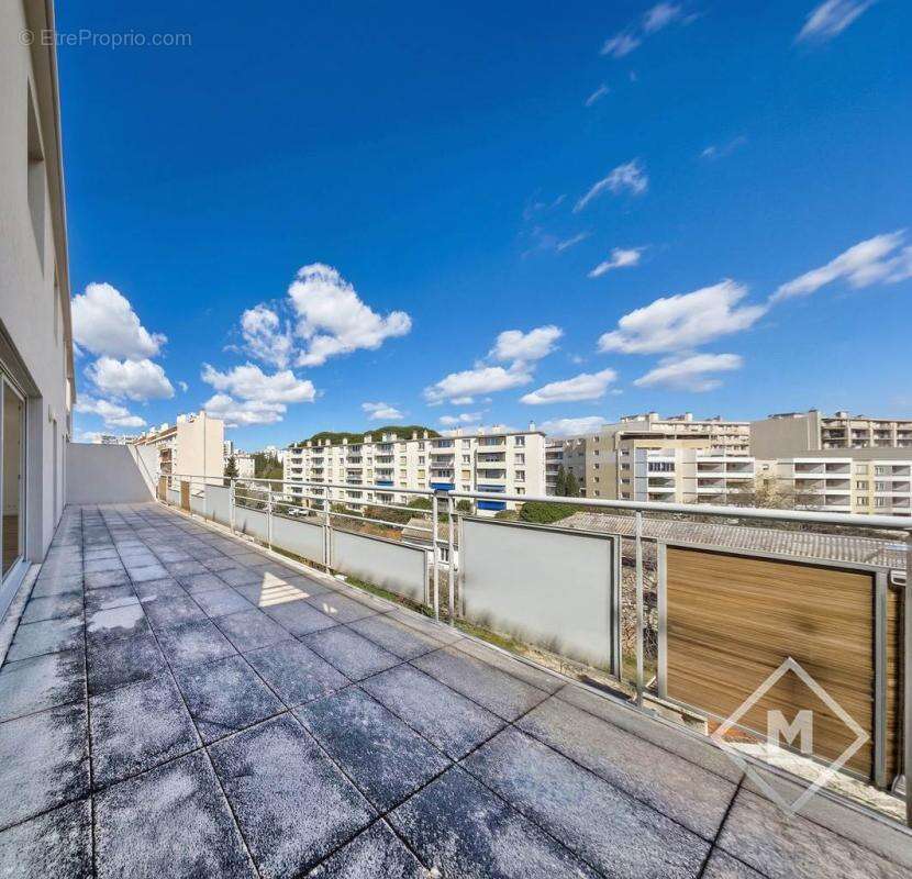 Appartement à MARSEILLE-4E