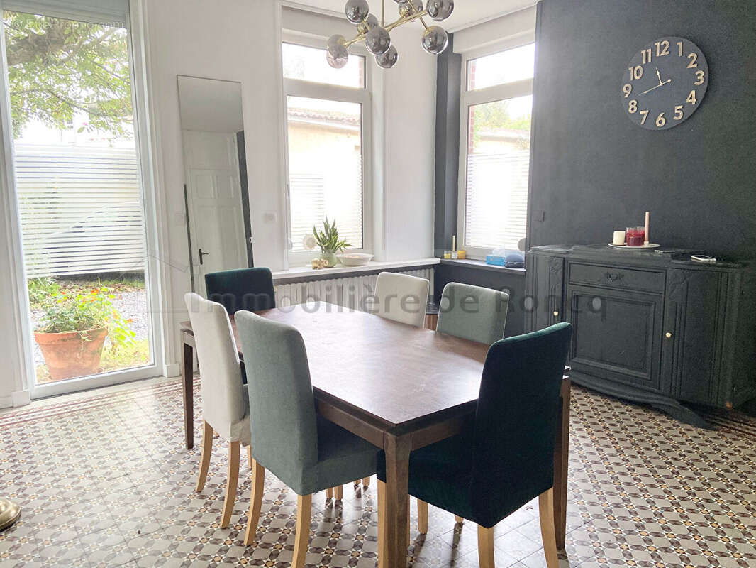 Maison 240 m² centre bourg - photo 7