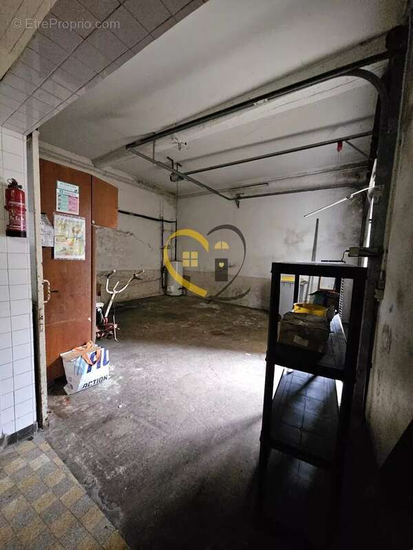 Parking à SAINT-MARTIN-D&#039;AUXIGNY