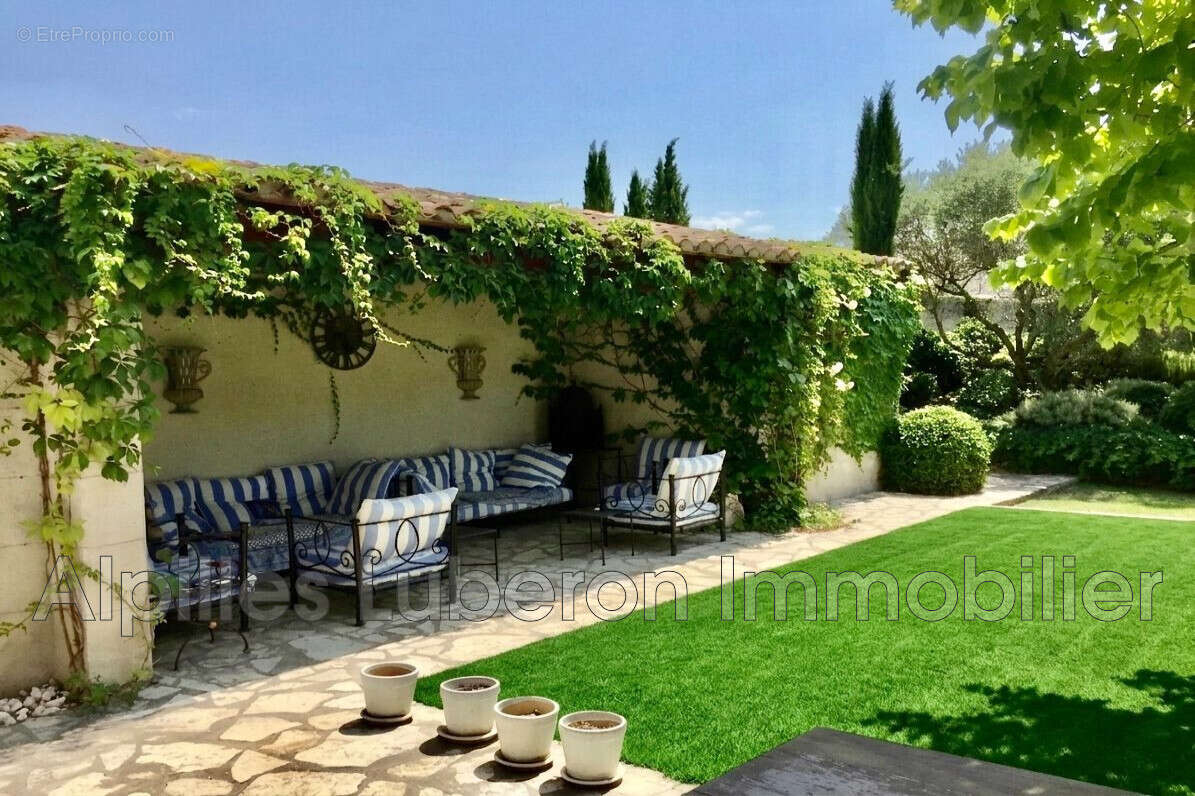 Maison 171 m² à Saint-Remy-De-Provence  - photo 3
