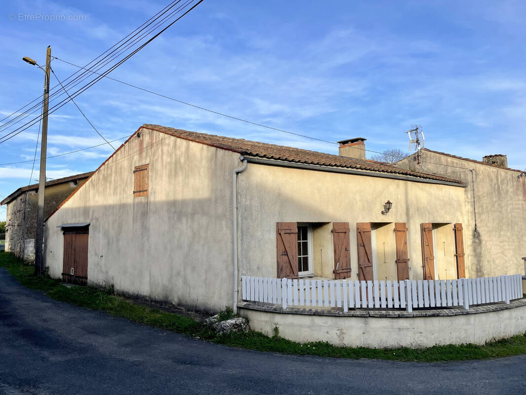 Maison à SAINT-SAVINIEN